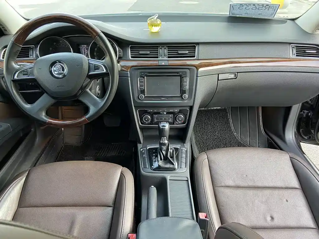 Skoda Superb 2014 — фото 11