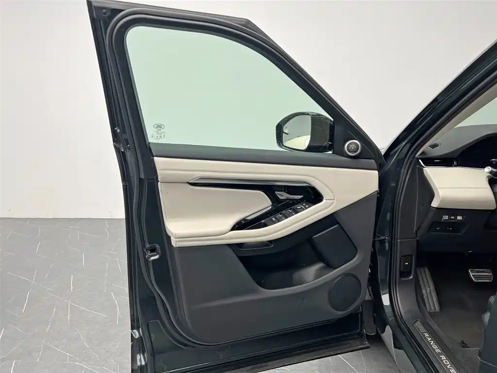 Land Rover Evoque 2022 — фото 15