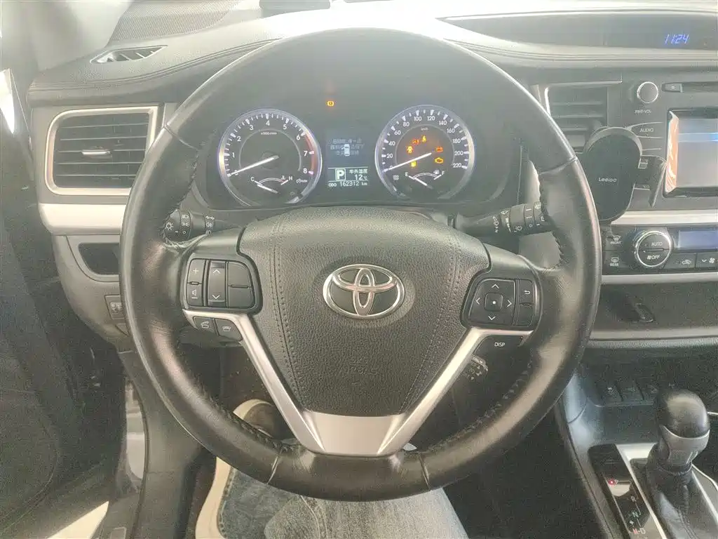 Toyota Highlander 2017 — фото 11