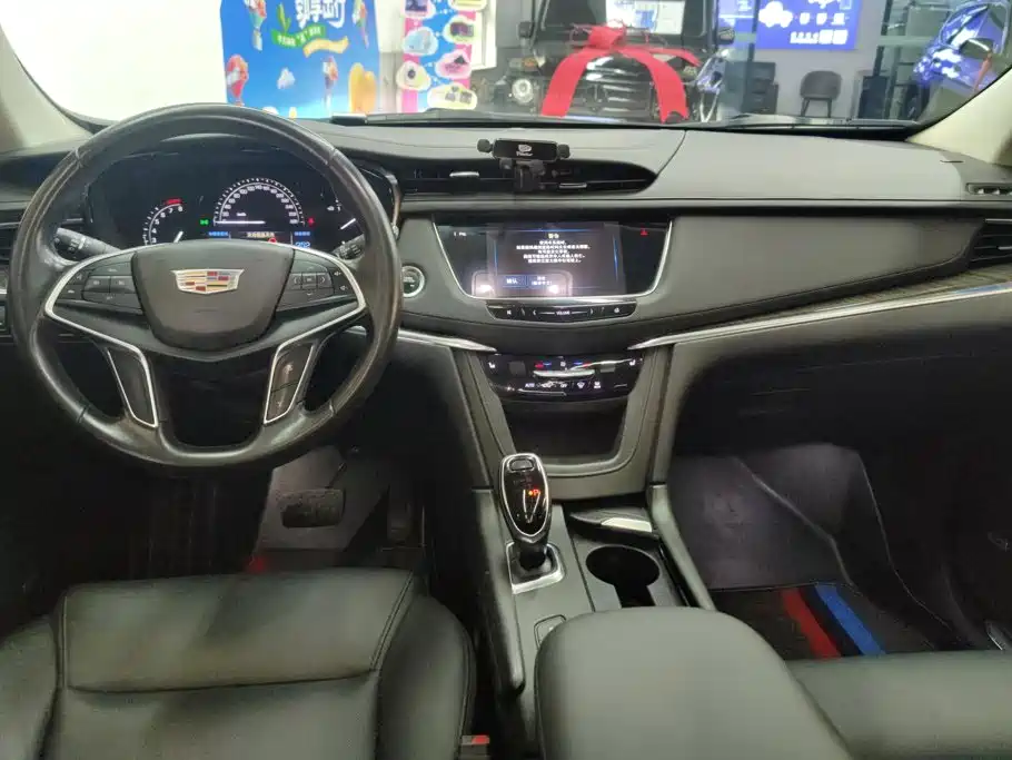 Cadillac XT5 2017 — фото 12