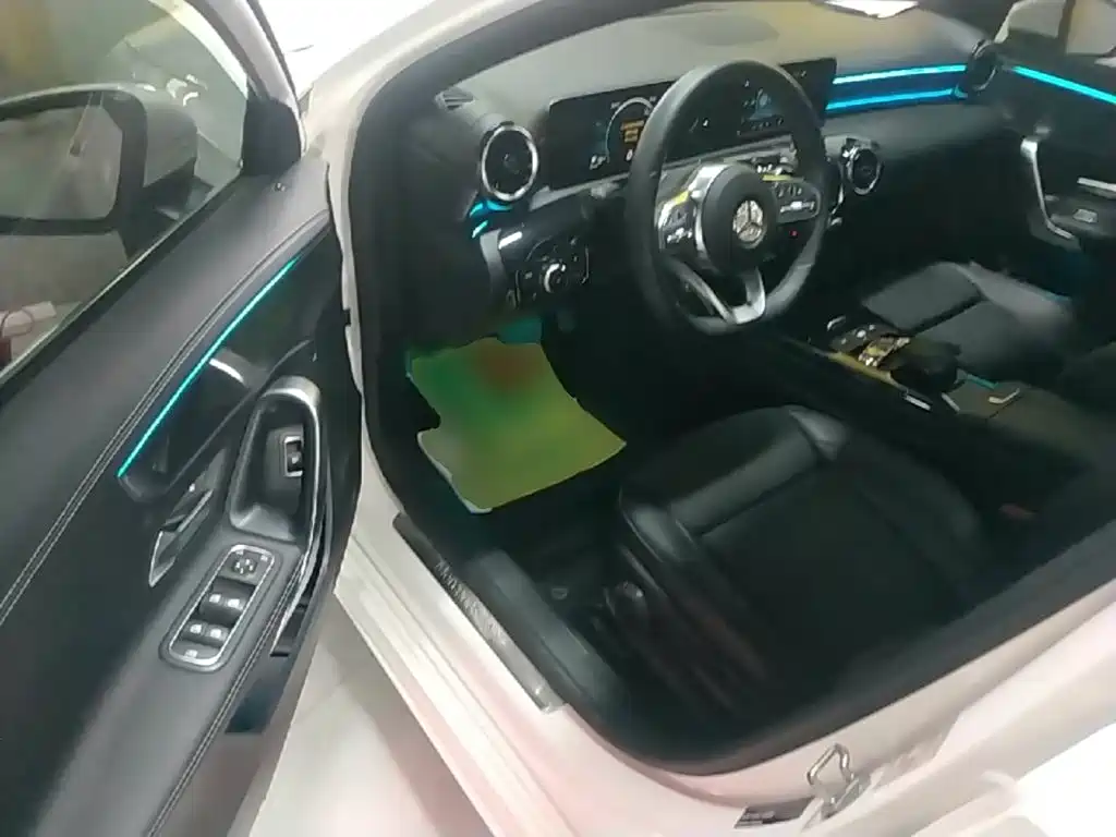 Mercedes-Benz A-Class 2019 — фото 16