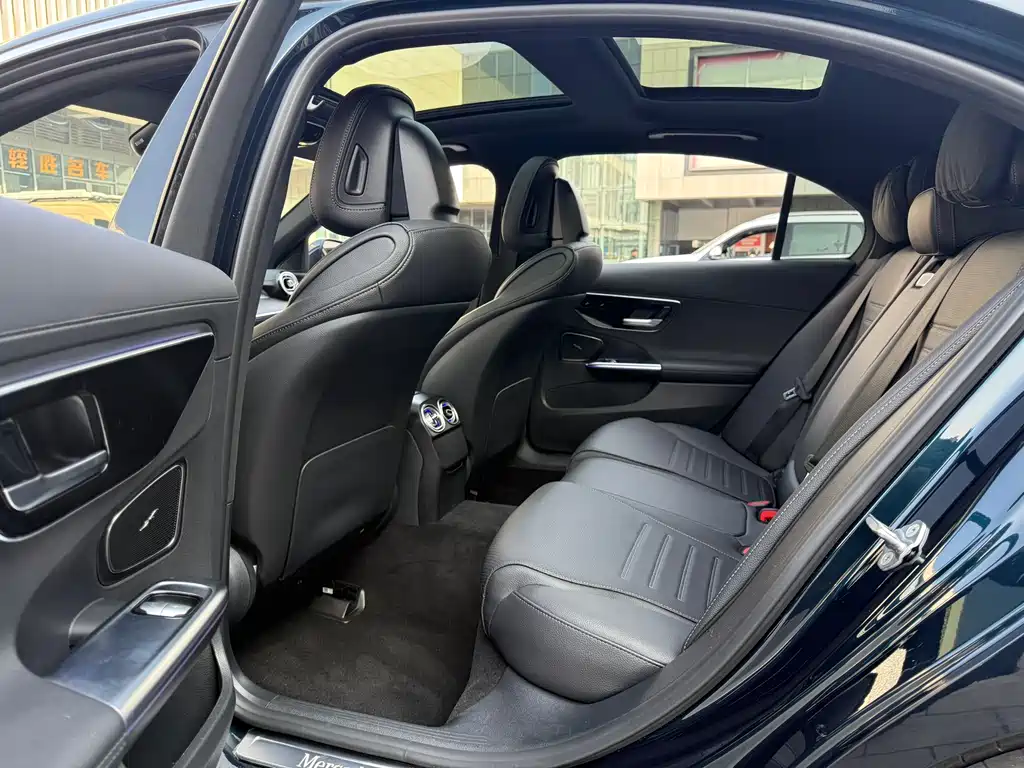 Mercedes-Benz C-Class 2023 — фото 20
