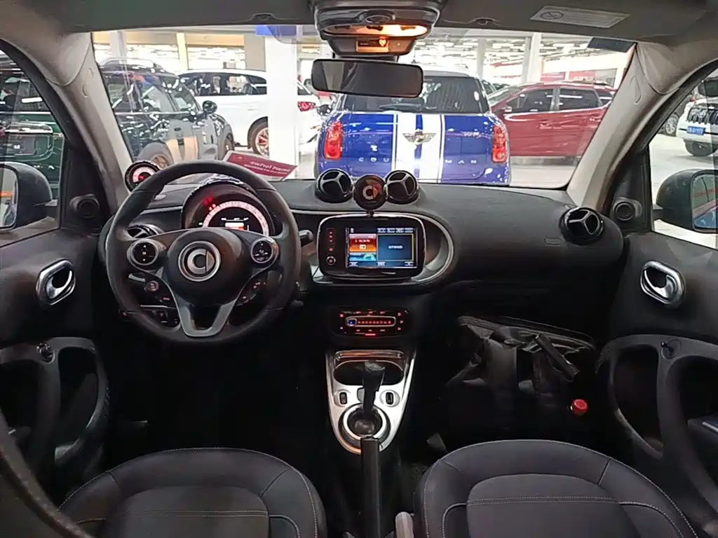 smart Fortwo 2017 — фото 10