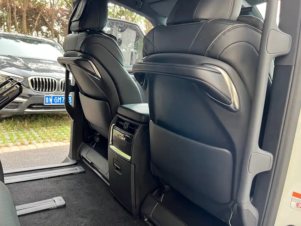 Toyota Vellfire 2024 — фото 11