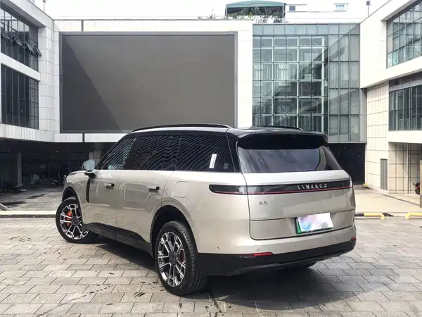 Lynk & Co 900 2025