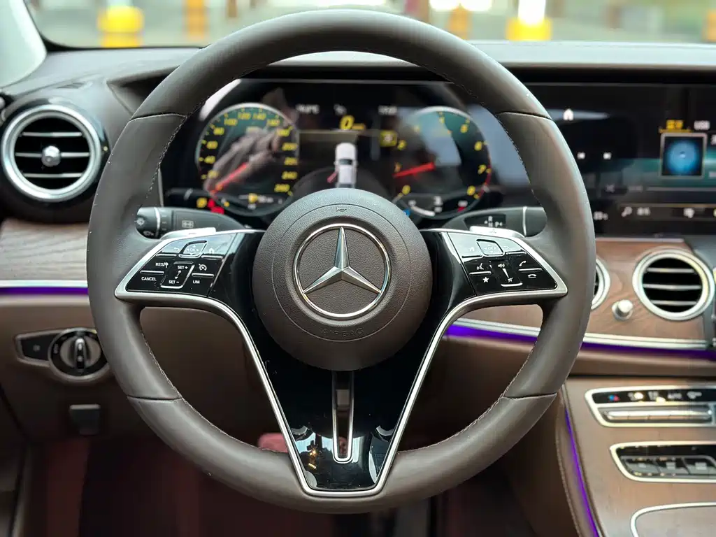 Mercedes-Benz E-Class 2022 — фото 13