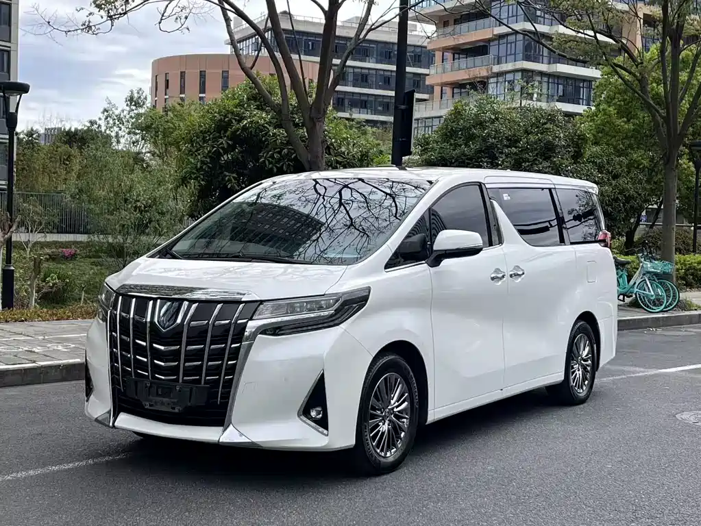 Toyota Alphard 2023 — фото 1