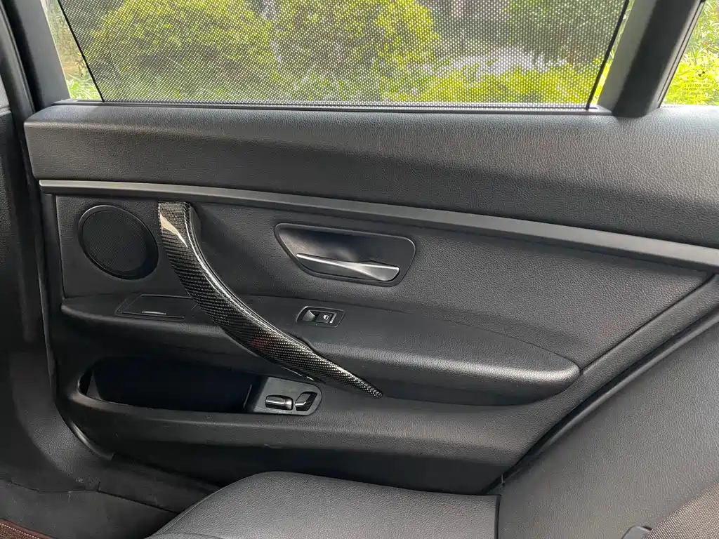 BMW 3 Series 2018 — фото 18