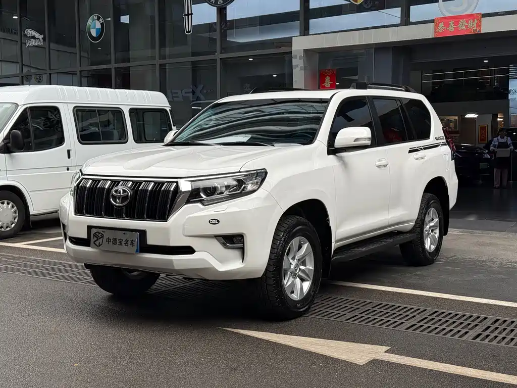 Toyota Prado 2024 — фото 1