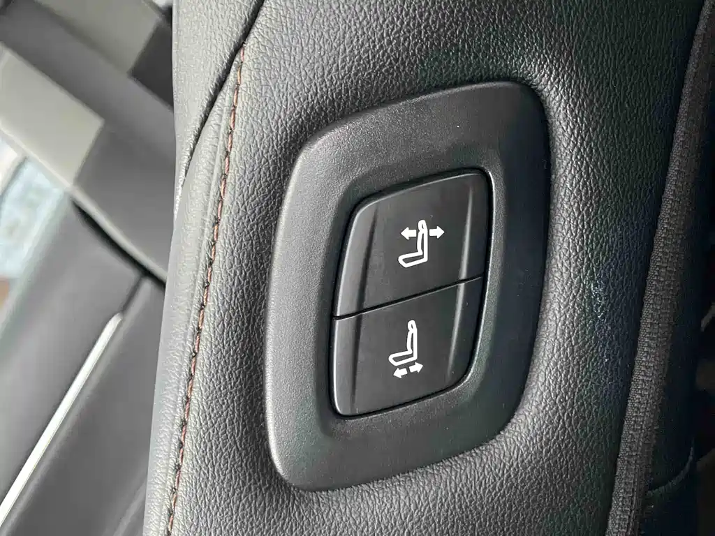 Toyota Camry 2019 — фото 19
