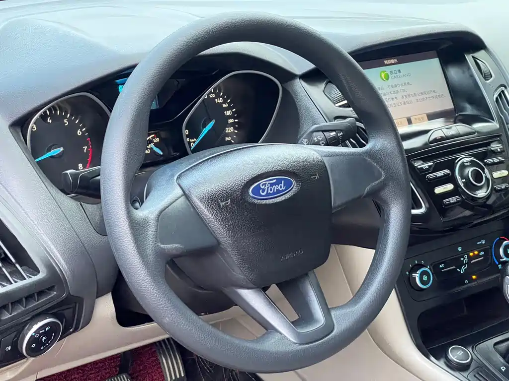 Ford Focus 2018 — фото 15