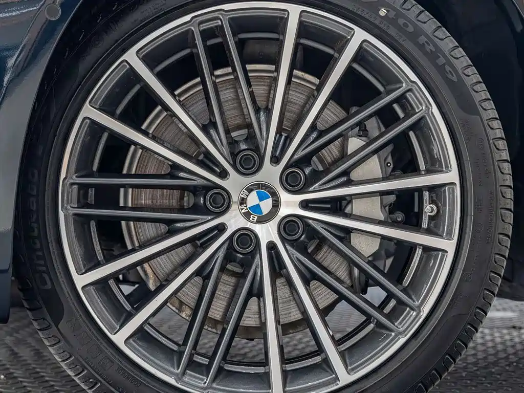 BMW 5 Series 2024 — фото 8