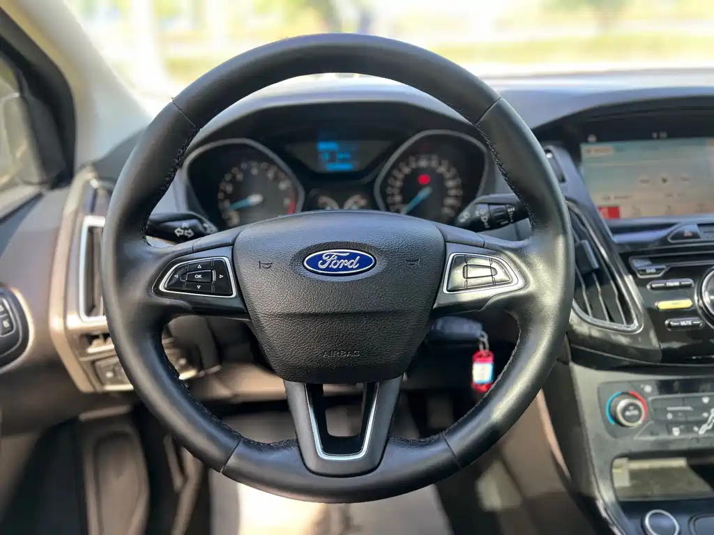 Ford Focus 2016 — фото 11