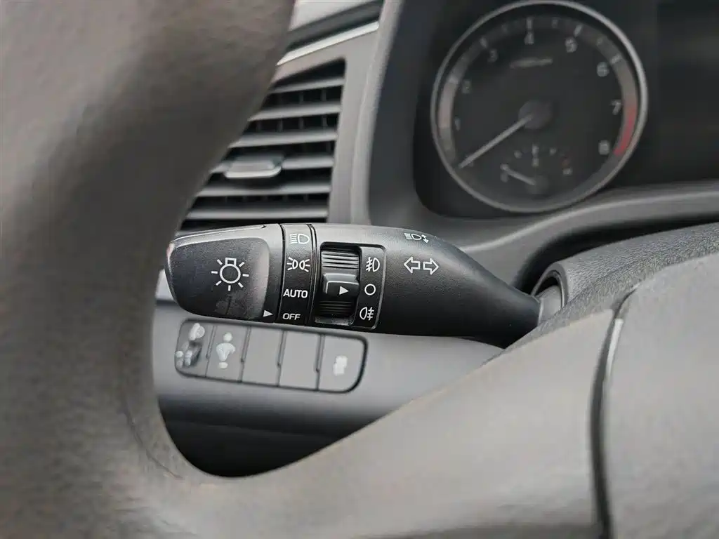 Hyundai Elantra 2018 — фото 21