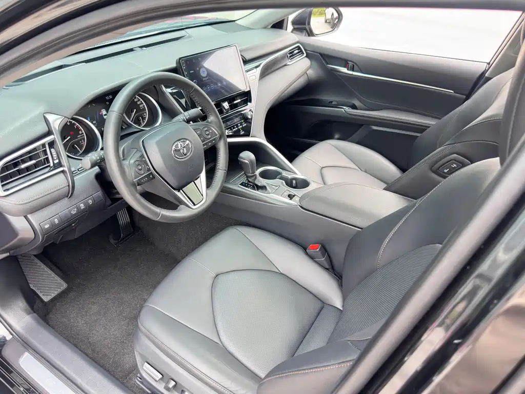 Toyota Camry 2023 — фото 11