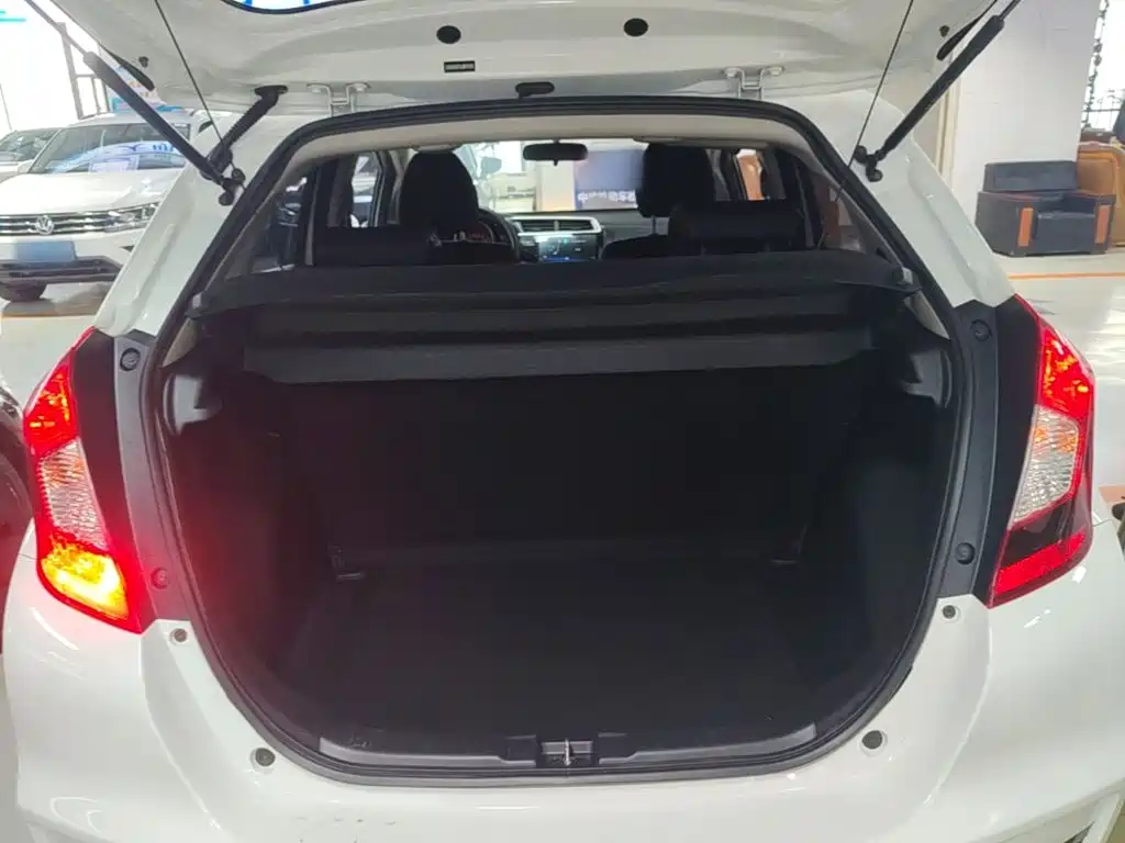 Honda Fit 2018 — фото 19