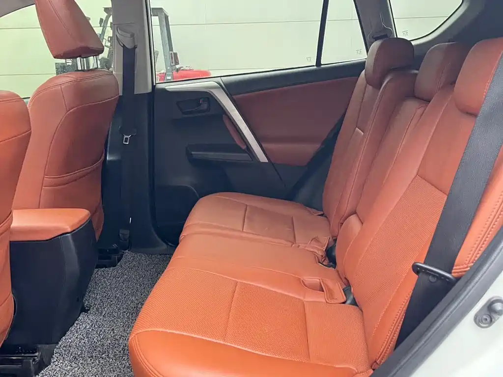 Toyota RAV4 2017 — фото 17