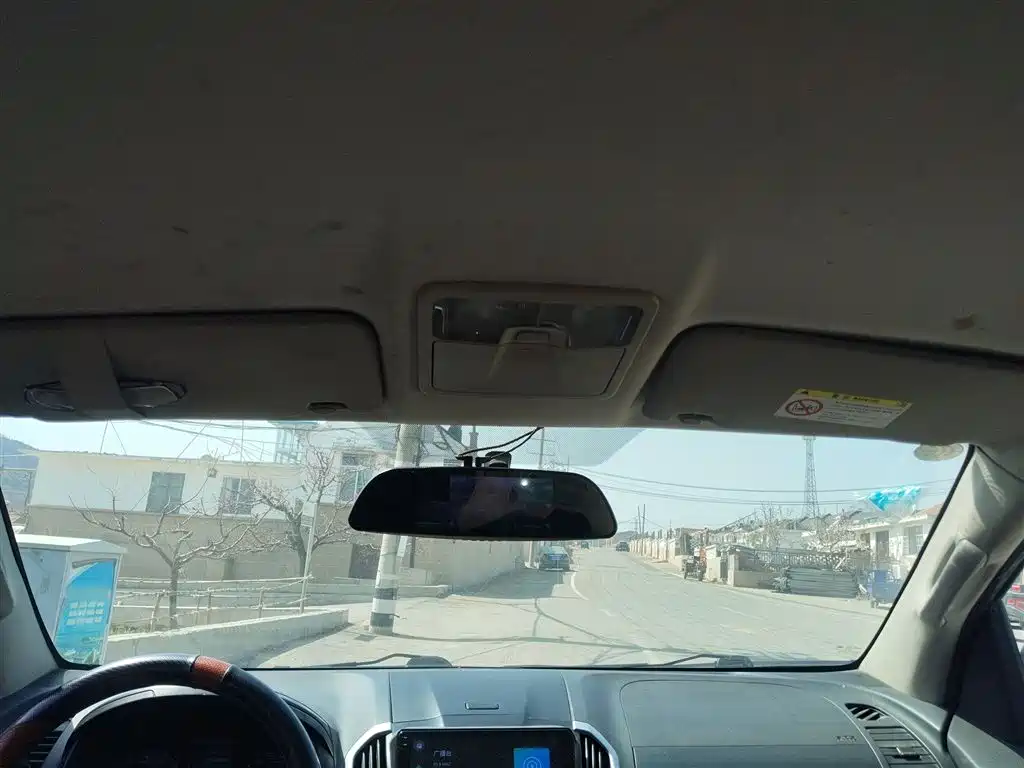Isuzu D-MAX 2015 — фото 9