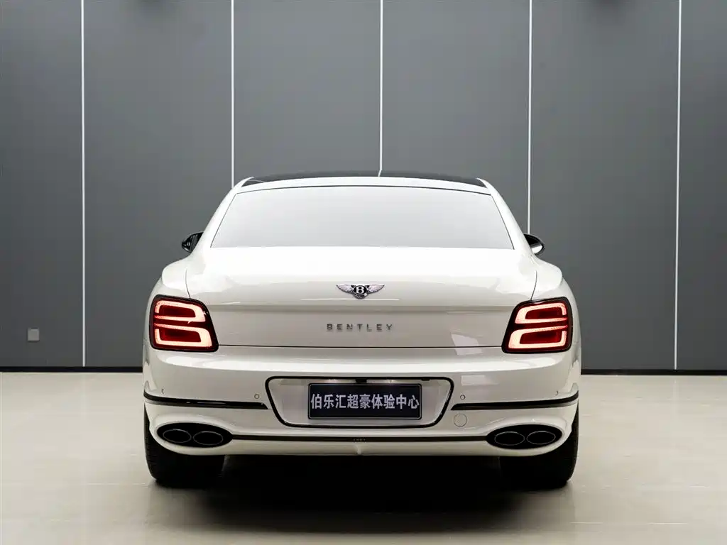 Bentley Flying Spur 2024 — фото 8