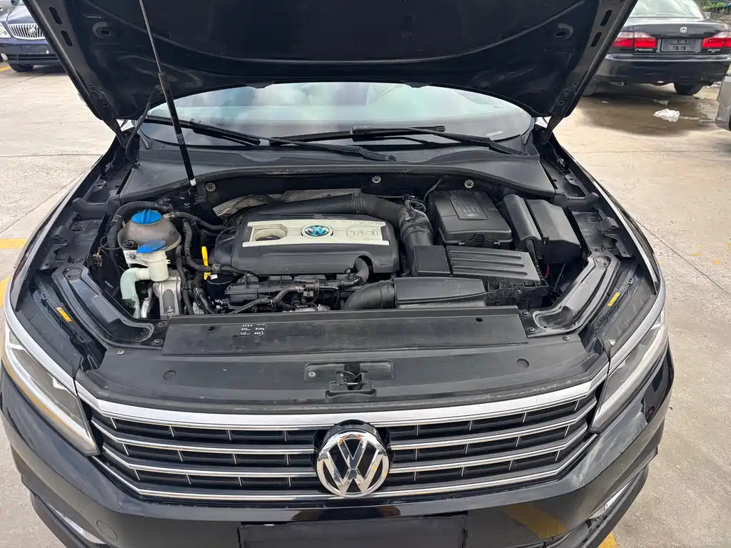Volkswagen Passat 2017 — фото 11