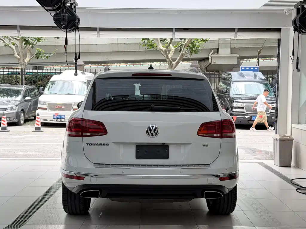 Volkswagen Touareg 2016 — фото 17