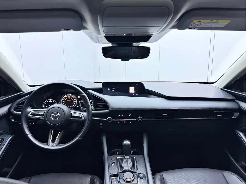 Mazda 3 Axela 2022 — фото 17