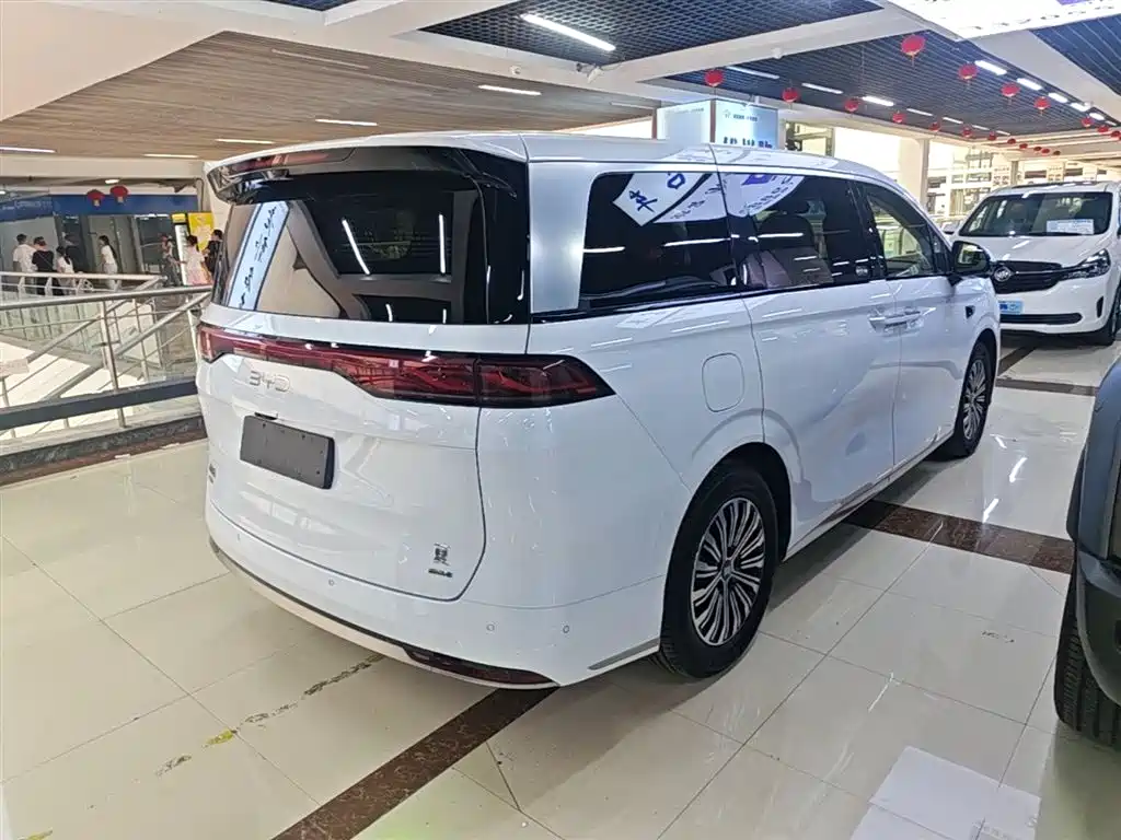 BYD Xia 2025 — фото 7