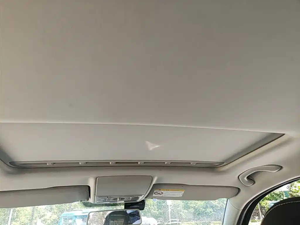 Volkswagen Cross Lavida 2015 — фото 18