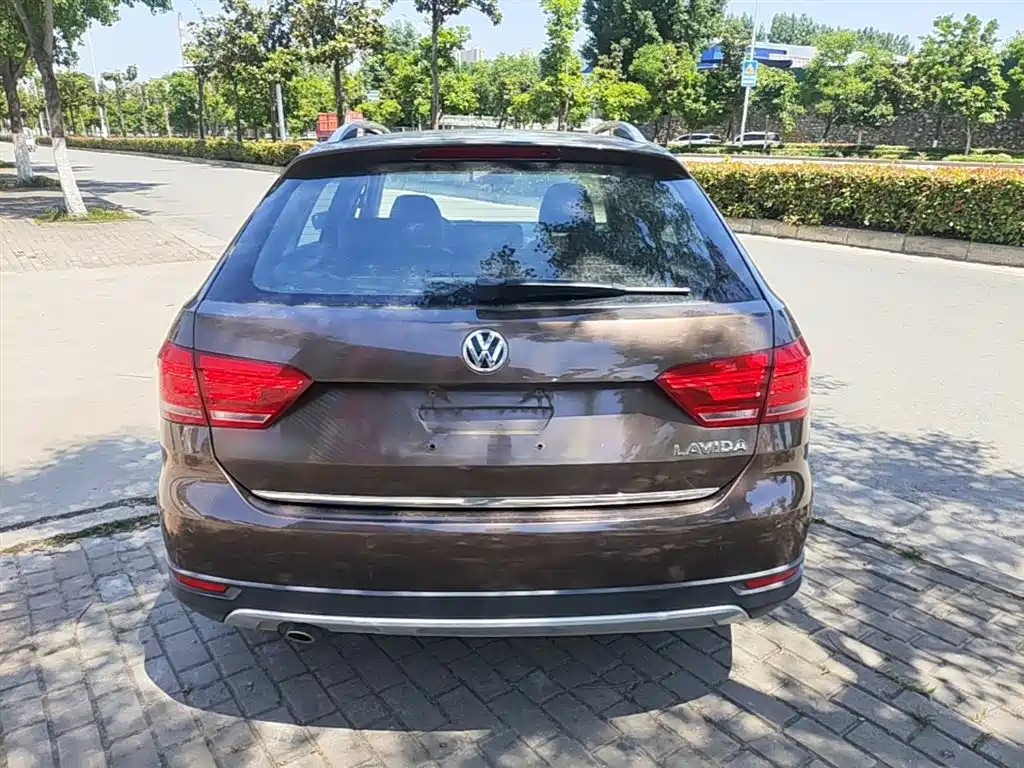Volkswagen Cross Lavida 2015 — фото 6