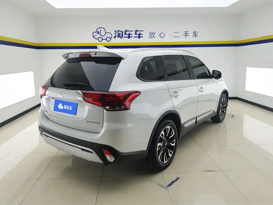 Mitsubishi Outlander 2020 — фото 3