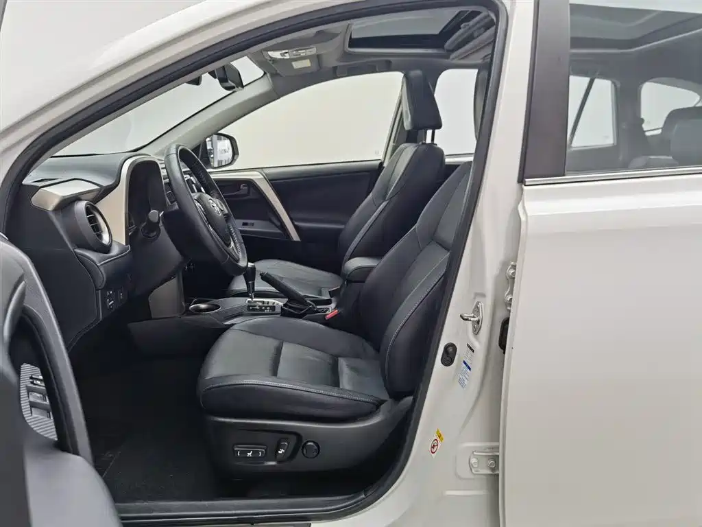 Toyota RAV4 2016 — фото 10