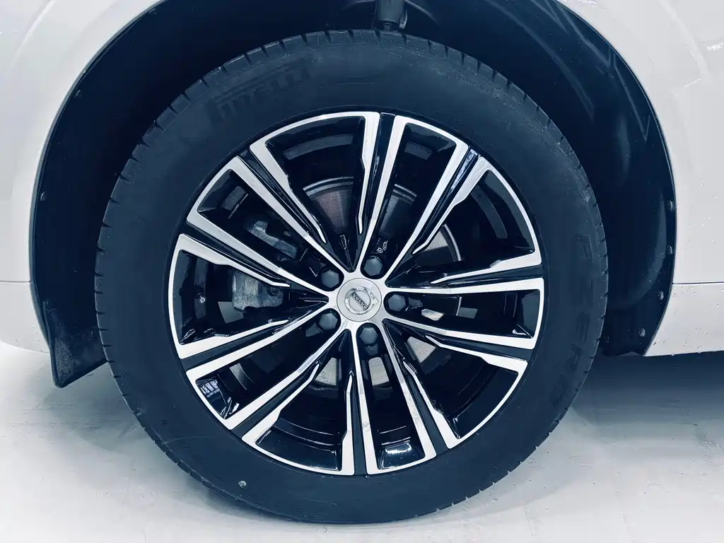 Volvo XC60 2021 — фото 20