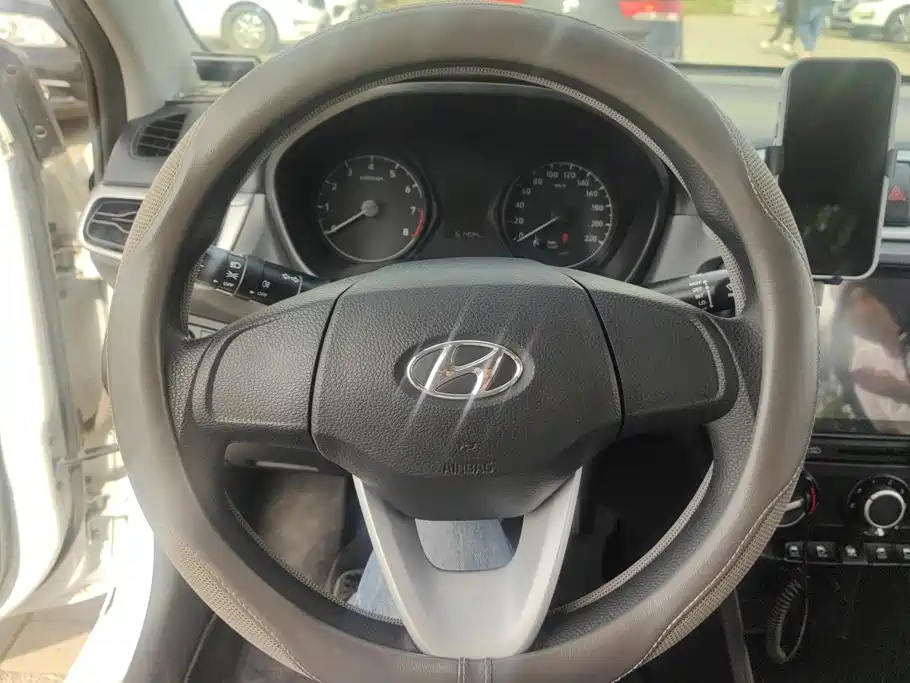 Hyundai Accent 2018 — фото 15