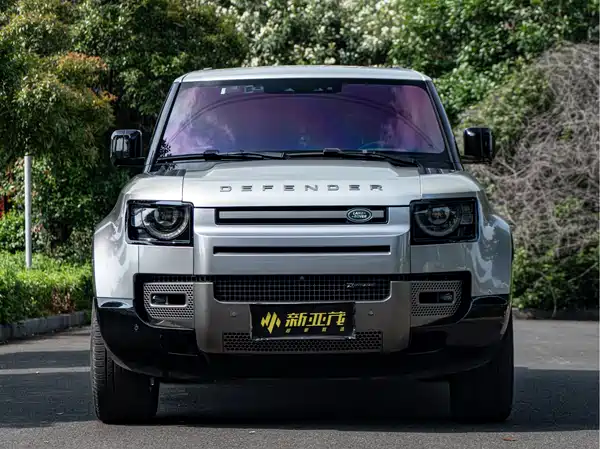 Land Rover Defender 2023