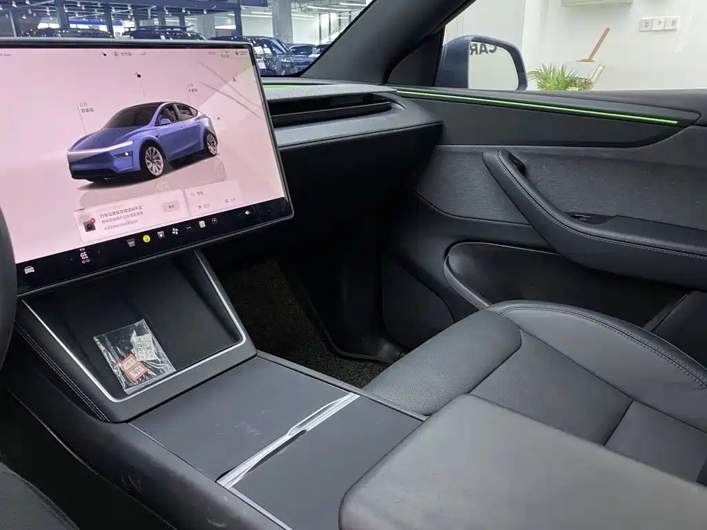 Tesla Model Y 2026 — фото 10
