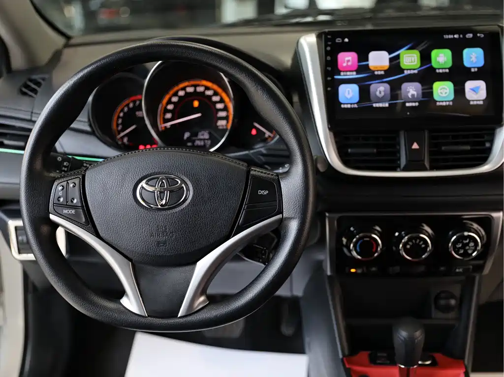 Toyota Yaris L 2023 — фото 11