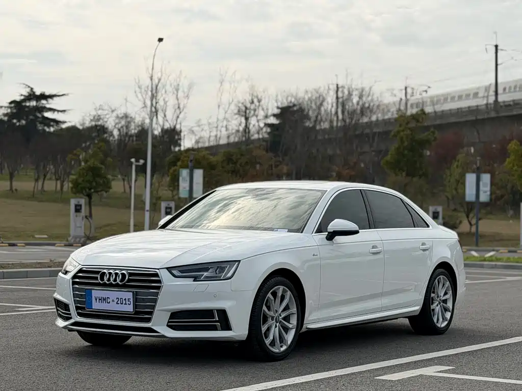 Audi A4L 2017 — фото 1