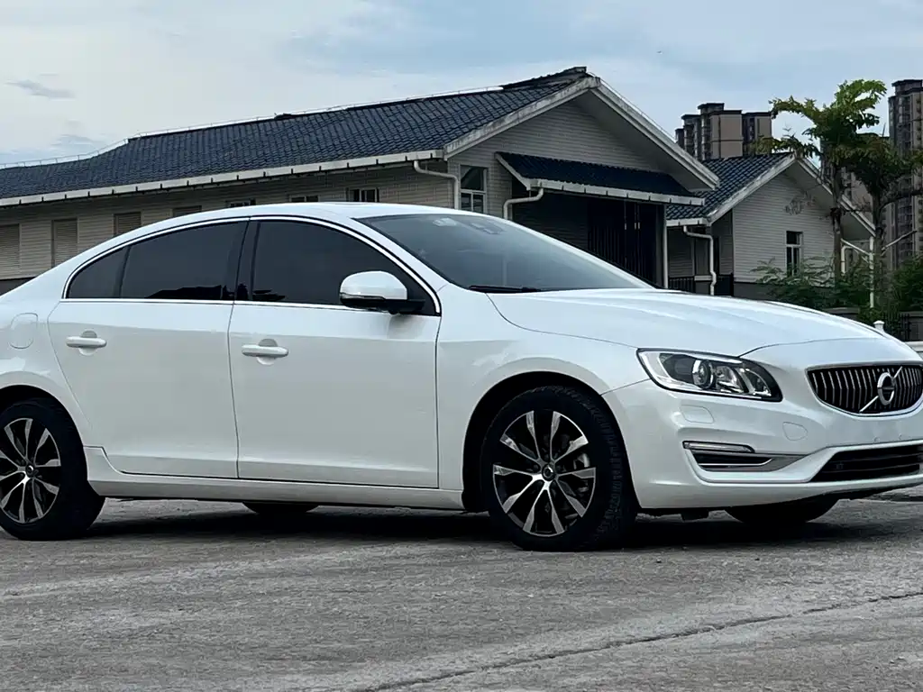 Volvo S60 2019 — фото 3