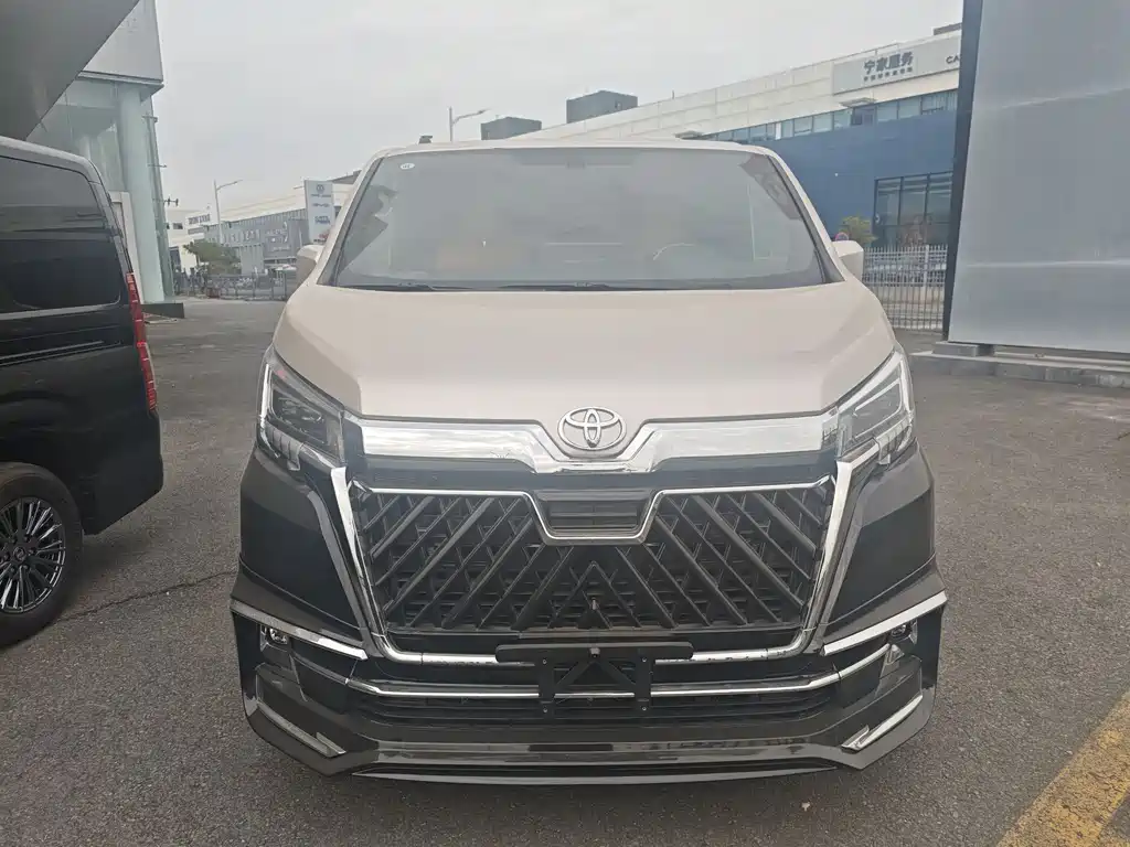 Toyota Hiace — фото 2