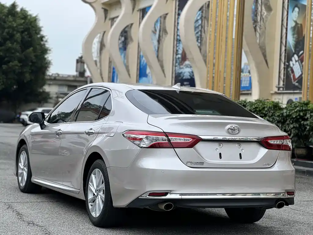 Toyota Camry 2023 — фото 14