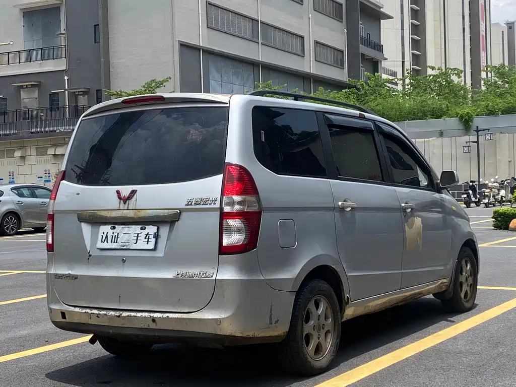 Wuling Hongguang 2012