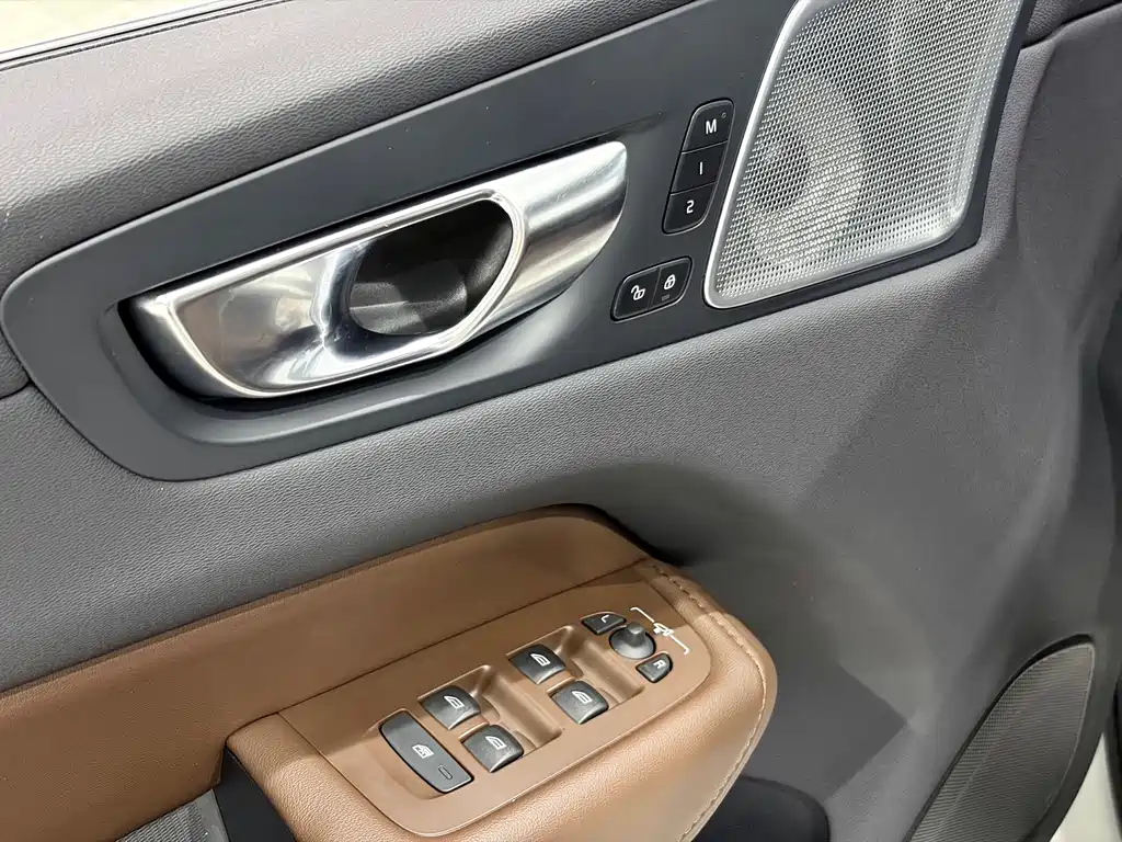 Volvo XC60 PHEV 2024 — фото 15
