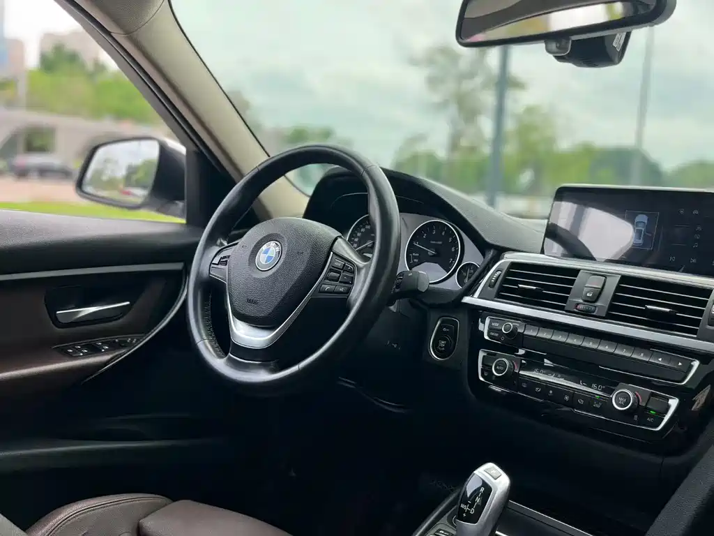 BMW 3 Series 2017 — фото 8
