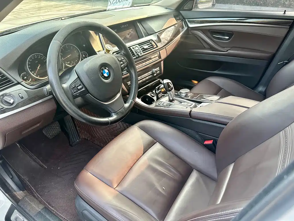 BMW 5 Series 2016 — фото 9