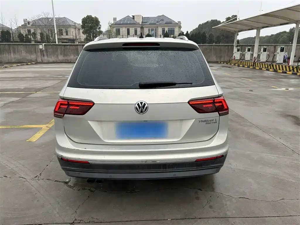 Volkswagen Tiguan L 2017 — фото 6