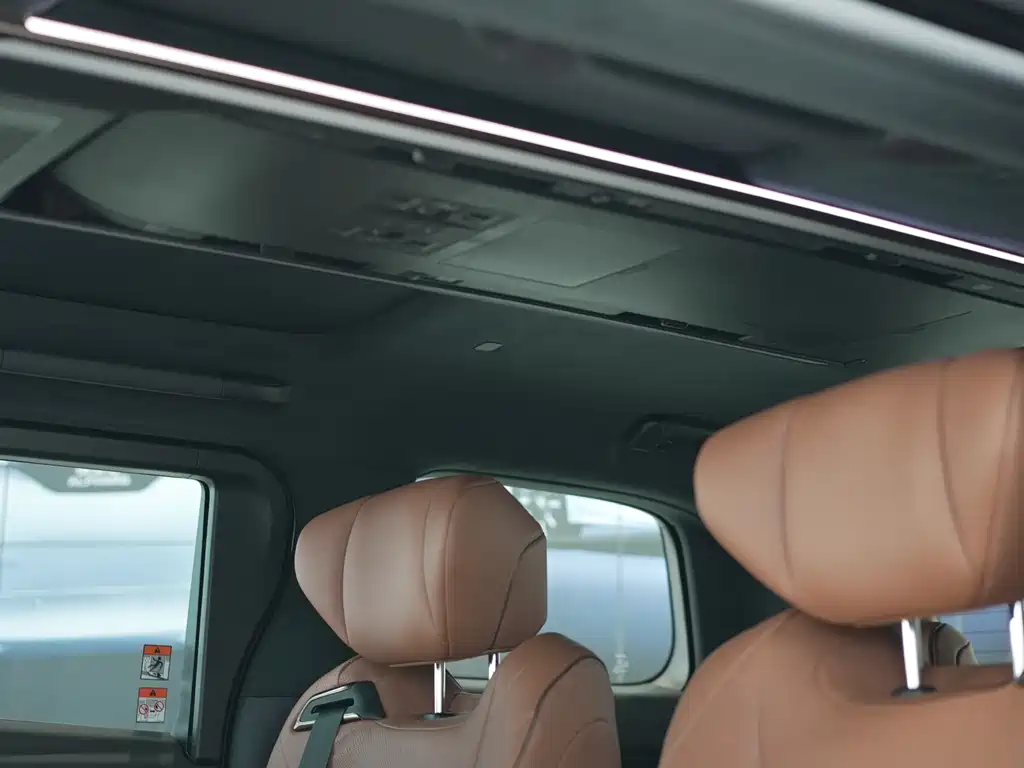 Toyota Alphard — фото 9