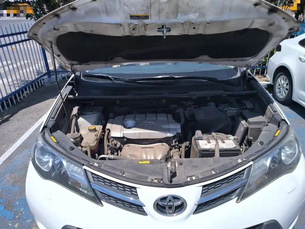 Toyota RAV4 2015 — фото 20