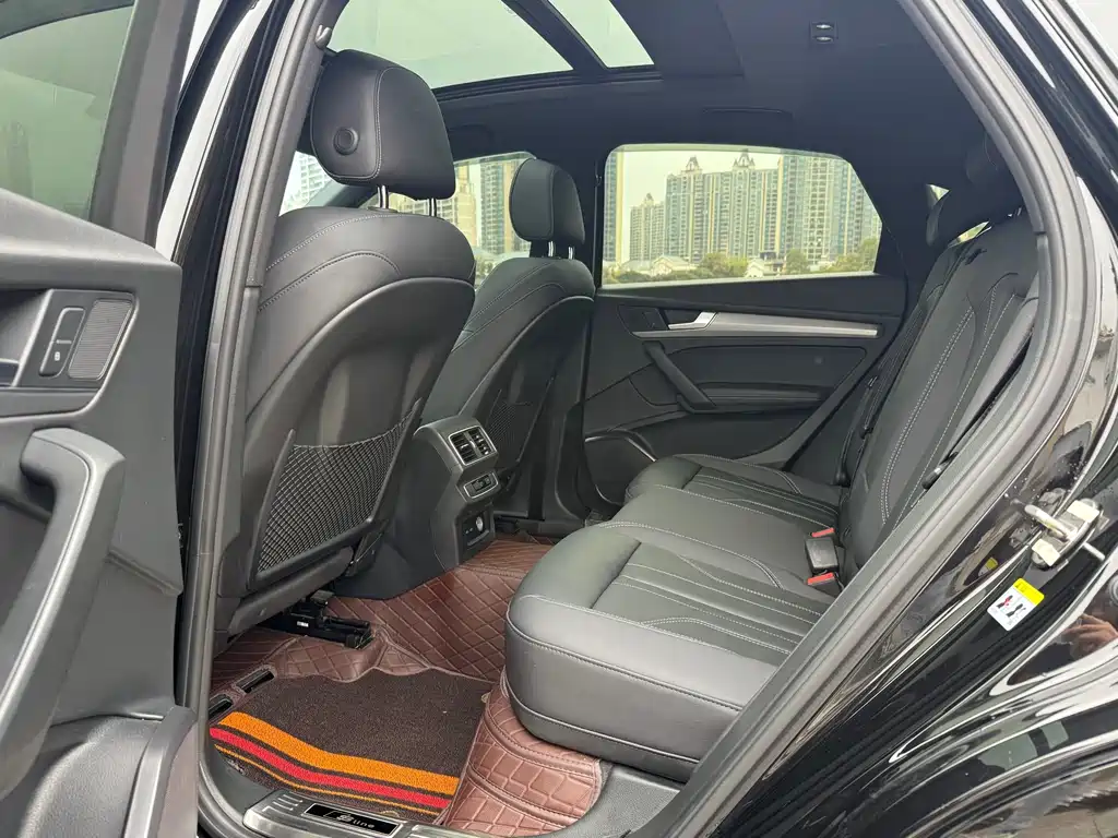 Audi Q5L Sportback 2022 — фото 8