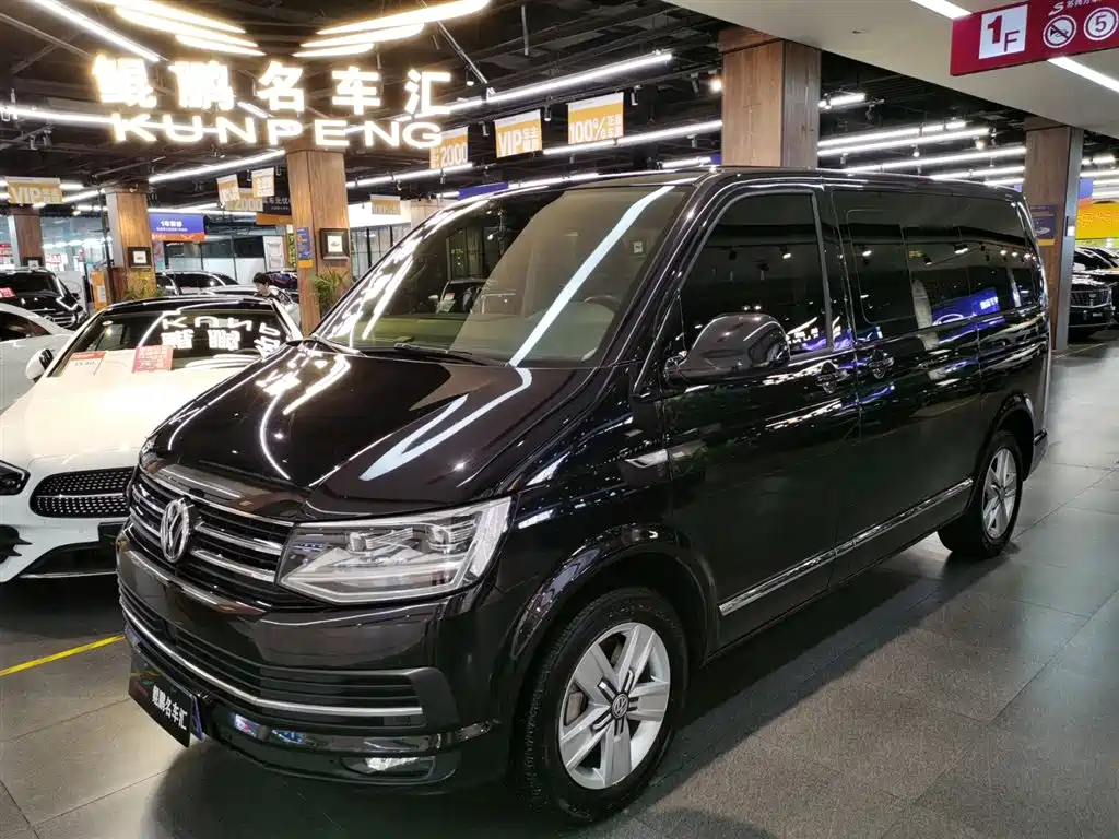 Volkswagen Multivan 2017 — фото 1