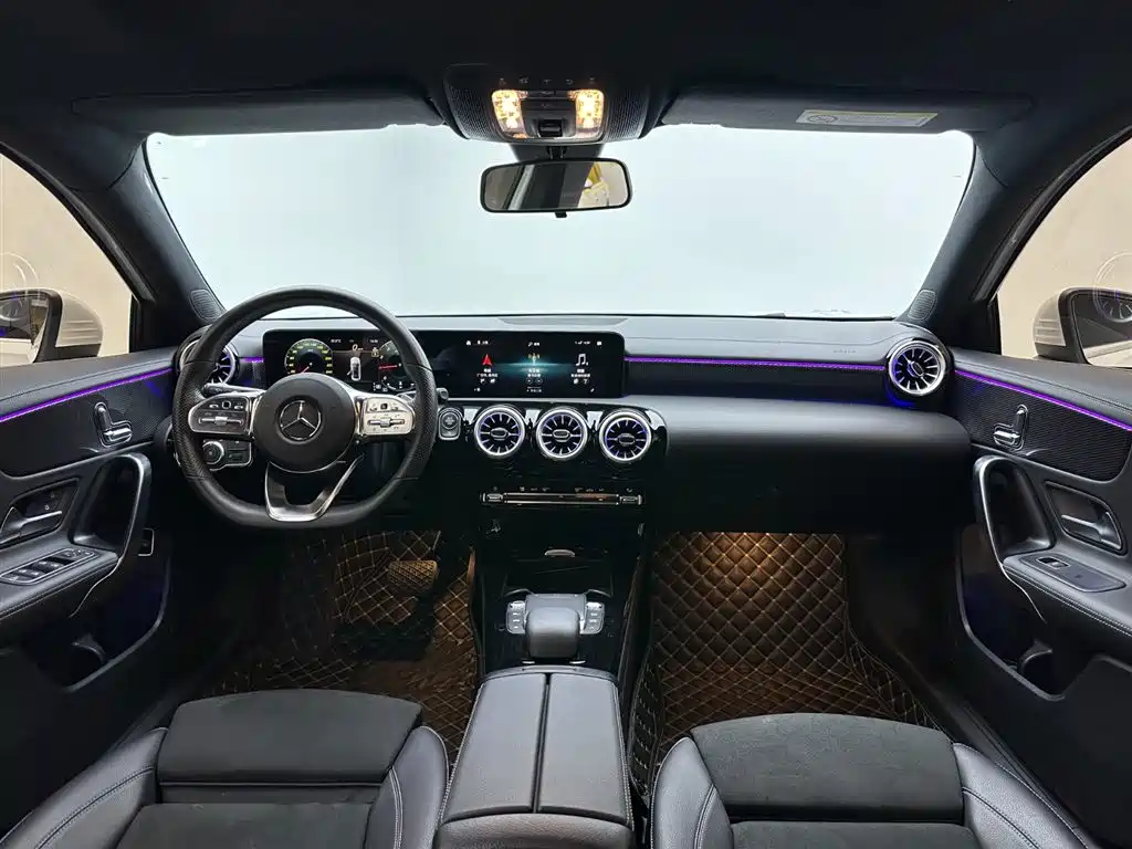 Mercedes-Benz A-Class 2022 — фото 11